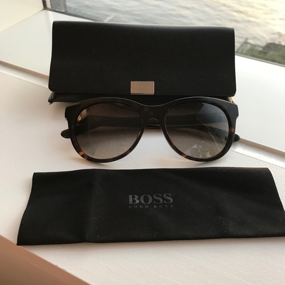 Hugo Boss Brown turtle shell - Picture 1 of 4